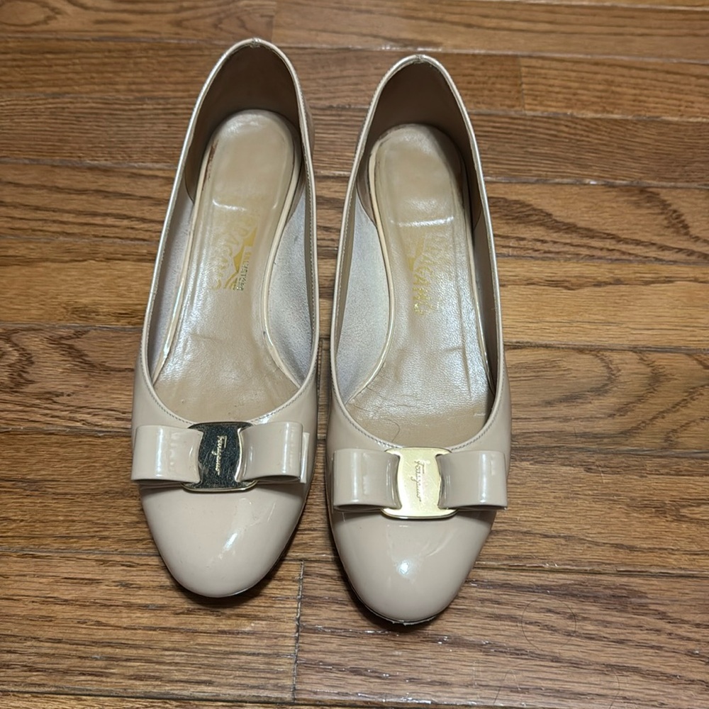 Ferragamo Vara Low Heel Pump, Size 8